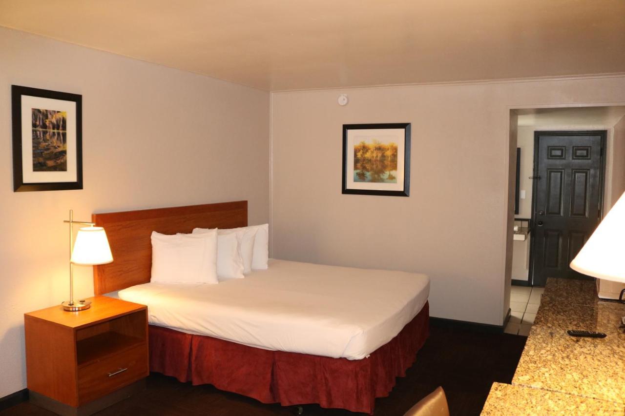 Friendship Inn แอลทัส ภายนอก รูปภาพ